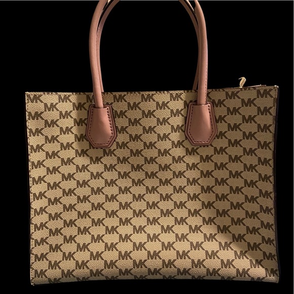 Like new Michael Kors Satchel w/ dust bag - Picture 3 of 10